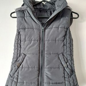 Aero Puffer Vest with hood